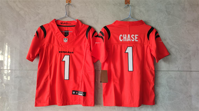 Women's Cincinnati Bengals #1 Ja'Marr Chase Orange F.U.S.E. Stitched Vapor Football Jersey(Run Small) Women's Cincinnati Bengals #1 Ja'Marr Chase Orange F.U.S.E. Stitched Vapor Football Jersey(Run Small)