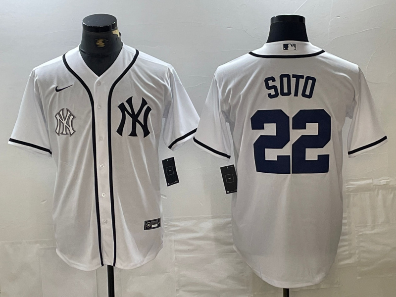 Men's New York Yankees #22 Juan Soto White Cool Base Stitched Baseball Jersey 1